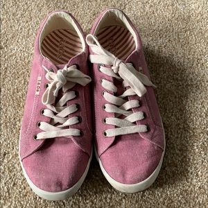 Taos Star Sneaker Red sz 9